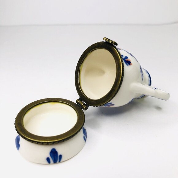 Delft Blue Hand Painted Holland Teapot Shaped Trinket Box Butterfly Clasp Gift - Picture 4 of 7